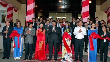 Thủ tướng Nguyễn Tấn Dũng gặp gỡ cộng đồng người Việt tại Campuchia - ảnh 1